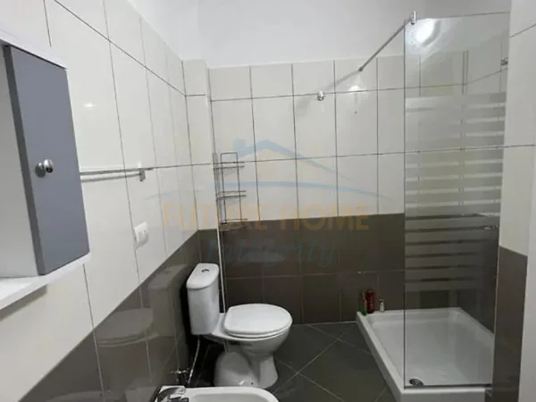 Vlore, jepet me qera apartament 1+1+Ballkon Kati 2, 64 m² 400 € (KOMPLEKSI OSLO)