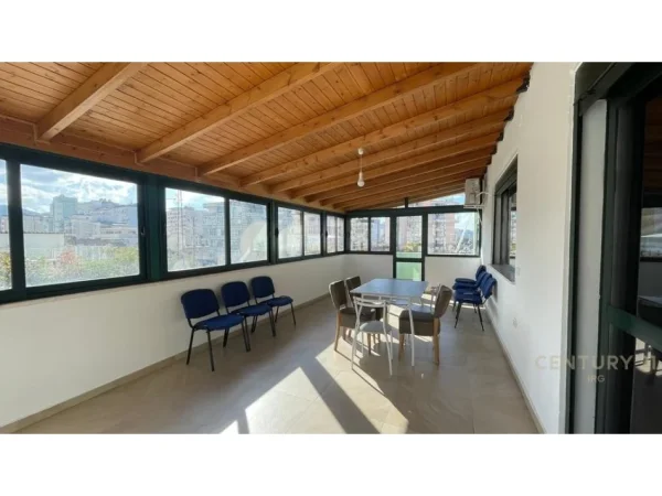 Tirane, jepet me qera zyre Kati 4, 155 m² 1.500 € (Sheshi Willson)