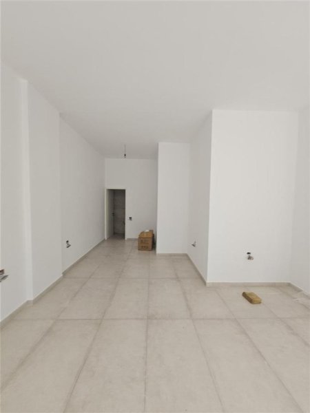 Tirane, jepet me qera dyqan Kati 0, 50 m² 600 € (DON BOSKO)