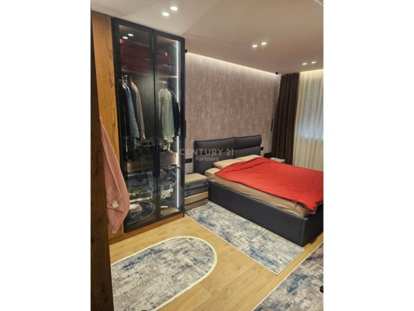 Tirane, jepet me qera apartament 2+1+Aneks+Ballkon Kati 5, 100 m² 700 € (Astir)