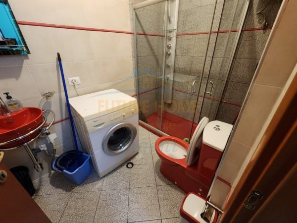 Tirane, jepet me qera apartament 1+1+Ballkon Kati 4, 70 m² 630 € (Liqeni I Thatë)