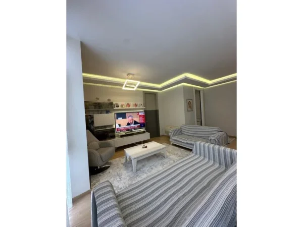 Tirane, shitet apartament 2+1+Ballkon Kati 3, 111 m² 350.000 € (Komuna e Parisit)