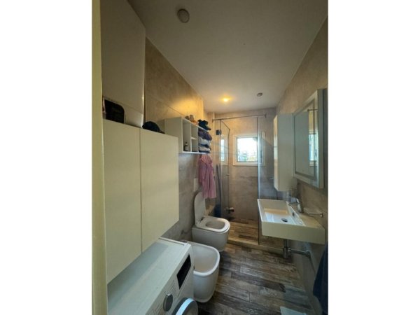 Tirane, jepet me qera apartament 1+1 Kati 4, 51 m² 600 € (Blloku)