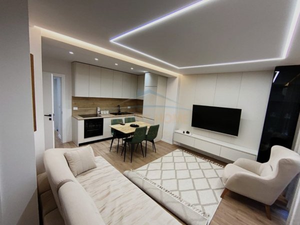 Tirane, jepet me qera apartament 2+1 Kati 4, 73 m² 900 € (Bulevardi Zogu I)
