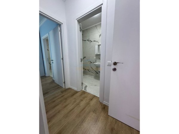 Tirane, jepet me qera apartament 2+1 Kati 4, 110 m² 1.200 € (Myslym Shyri)
