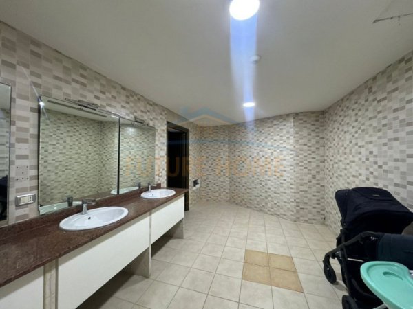 Tirane, jepet me qera Kati -1, 418 m² 2.900 € (Bulevardi i Ri)