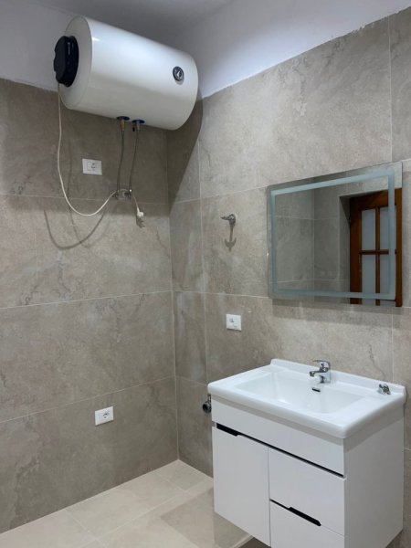 Tirane, jepet me qera nga Pronari, pa-komision apartament 1+1 dhe 2+1 Kati 2, 90 m² 350€