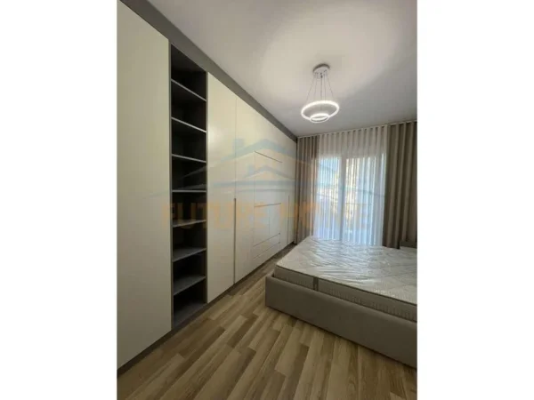 Tirane, jepet me qera apartament 1+1+Ballkon Kati 4, 68 m² 550 € (Bulevardi Migjeni)