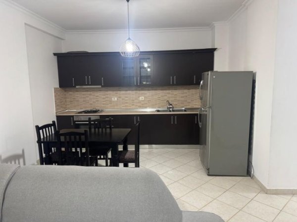 Tirane, jepet me qera apartament 2+1+Ballkon Kati 8, 110 m² 500 € (Ne Astir, Prane Big Market Alpha)
