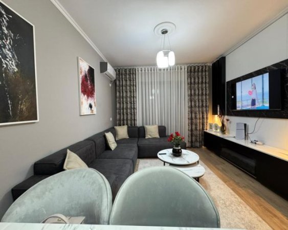 Tirane, shitet apartament 1+1+Ballkon Kati 6, 64 m² 110.000 € (Tek Kompleksi molla ne astir)