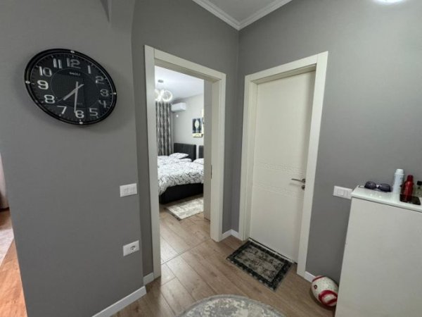 Tirane, shitet apartament 1+1+Ballkon Kati 6, 64 m² 110.000 € (Tek Kompleksi molla ne astir)