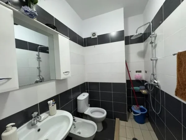 Tirane, shitet apartament 1+1+Ballkon Kati 6, 64 m² 110.000 € (Kompleksi Molla, ne Astir)