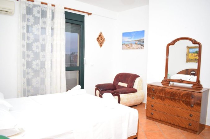 Vlore, jepet me qera apartament 2+1+Ballkon Kati 5, 90 m² 350 € (Lungomare)