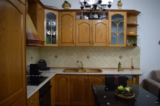 Vlore, jepet me qera apartament 2+1+Ballkon Kati 5, 90 m² 350 € (Lungomare)