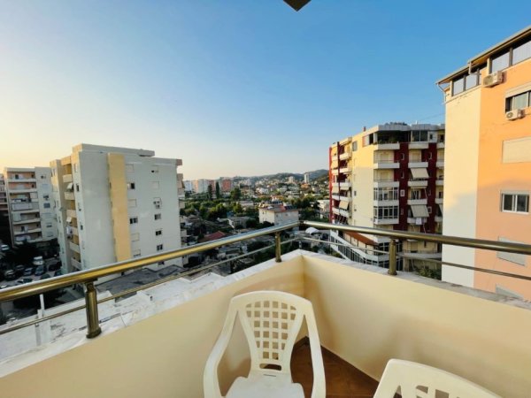 Vlore, jepet me qera apartament 2+1+Ballkon Kati 5, 90 m² 350 € (Lungomare)