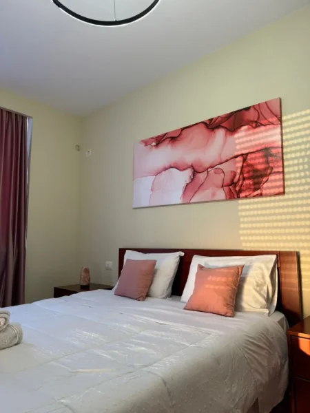 Tirane, jepet me qera apartament 1+1+Ballkon Kati 5, 80 m² 570 € (Mine peza)