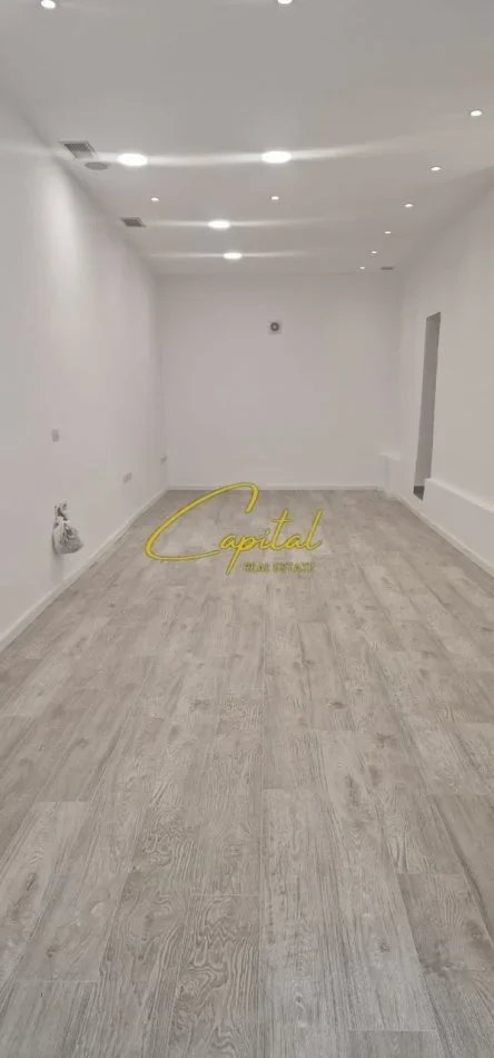 Tirane, shitet dyqan Kati 0, 54 m² 300.000 € (RRUGA BARDHYL)