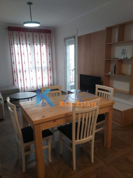 Tirane, jap me qera apartament 1+1+Ballkon Kati 6, 60 m² 450 € (Rruga 5 Maji, afer shkolles Tirana Jone)