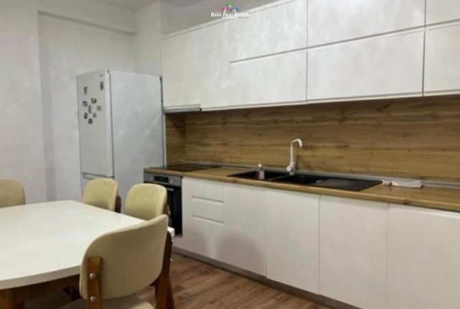 Tirane, jepet me qera apartament 2+1+Ballkon Kati 2, 94 m² 700 € (Kopshti Botanik)