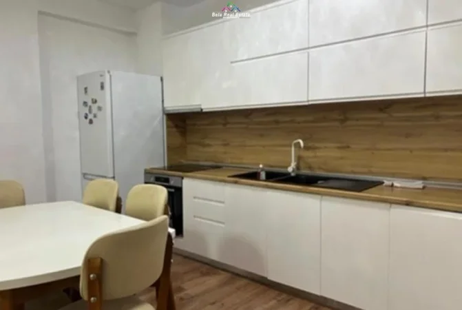 Tirane, jepet me qera apartament 2+1+Ballkon Kati 2, 94 m² 700 € (Kopshti Botanik)