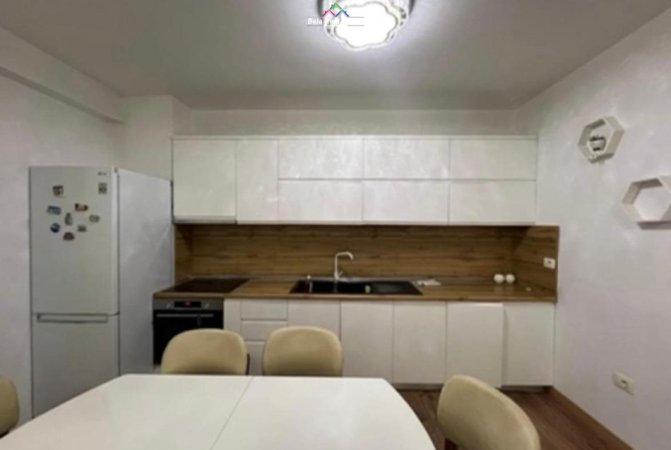 Tirane, jepet me qera apartament 2+1+Ballkon Kati 2, 94 m² 700 € (Kopshti Botanik)