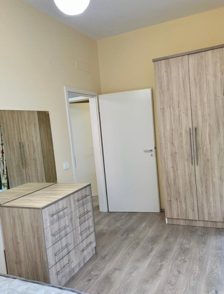 Tirane, jepet me qera apartament 2+1 , (Ali Dem, Kompleksi Mangalem 21)