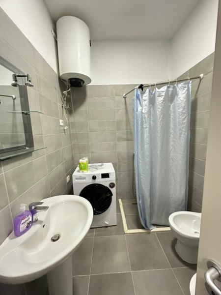 Tirane, jepet me qera apartament 2+1 , (Ali Dem, Kompleksi Mangalem 21)