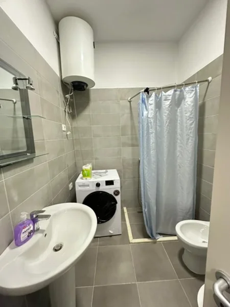 Tirane, jepet me qera apartament 2+1 , (Ali Dem, Kompleksi Mangalem 21)
