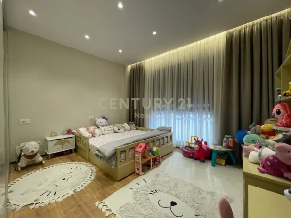 Tirane, jepet me qera apartament 2+1+Aneks+Ballkon Kati 1, 121 m² 1.200 € (Neom126508)