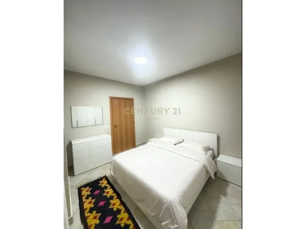 Tirane, jepet me qera apartament 1+1+Aneks+Ballkon Kati 15, 60 m² 600 € (Neom126502)