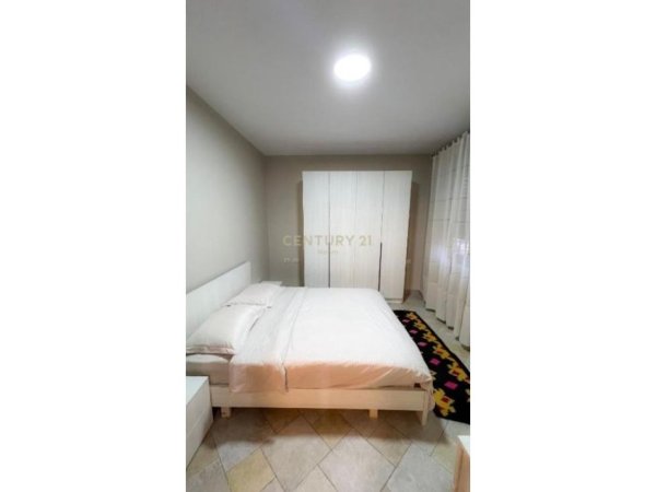 Tirane, jepet me qera apartament 1+1+Aneks+Ballkon Kati 15, 60 m² 600 € (Neom126502)