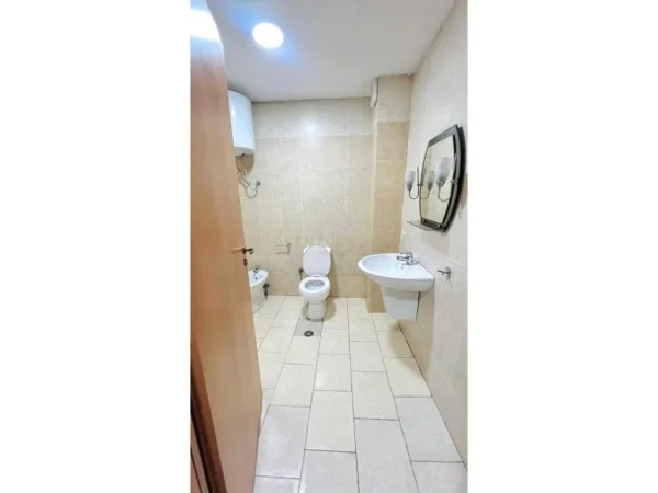 Tirane, jepet me qera apartament 1+1+Aneks+Ballkon Kati 15, 60 m² 600 € (Neom126502)