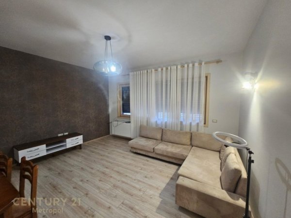 Tirane, jepet me qera apartament 2+1+Aneks+Ballkon Kati 1, 110 m² 650 € (Vilat Gjermane)