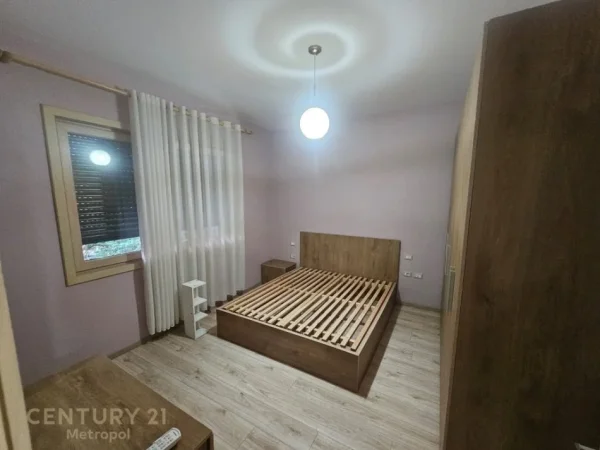 Tirane, jepet me qera apartament 2+1+Aneks+Ballkon Kati 1, 110 m² 650 € (Vilat Gjermane)