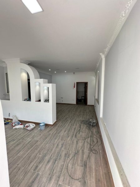Tirane, shitet apartament 2+1 Kati 0, 80 m² 105.000 € (fresku)