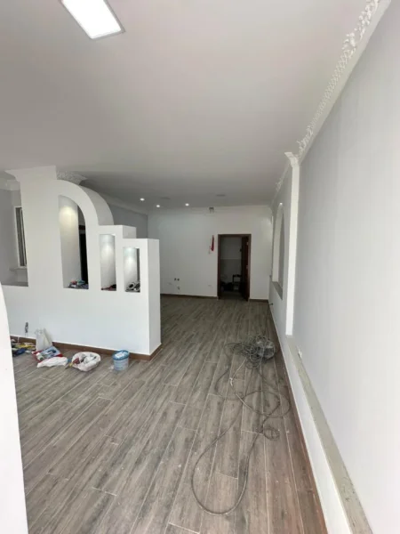 Tirane, shitet apartament 2+1 Kati 0, 80 m² 105.000 € (fresku)
