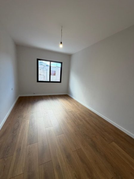 Tirane, shitet apartament 2+1+Ballkon Kati 2, 111 m² 138.000 € (Rruga Shefqet Kuka,Fresku)
