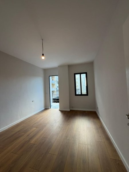 Tirane, shitet apartament 2+1+Ballkon Kati 2, 111 m² 138.000 € (Rruga Shefqet Kuka,Fresku)