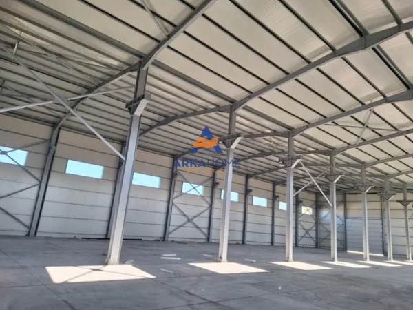 Durres, jepet me qera magazine Kati 0, 1.499 m² 4.500 € (durres)