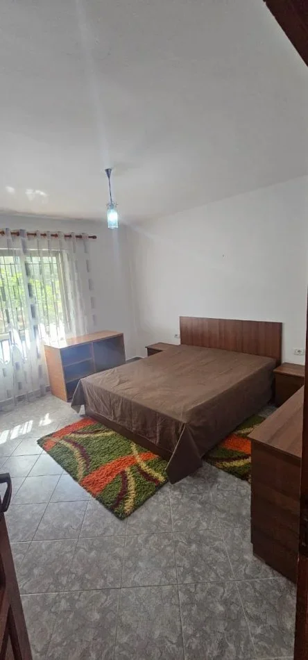 Tirane, jepet me qera 1+1 Kati 1, 400 € (Ish Parku, Rruga Babe Rexha)