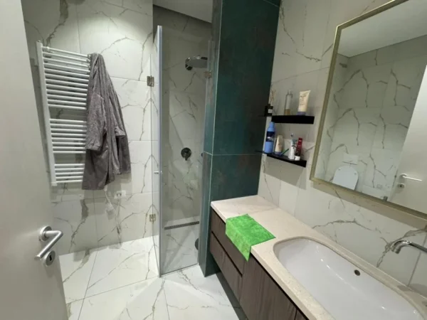 Tirane, jepet me qera apartament 2+1 Kati 6, 100 m² 900 € 