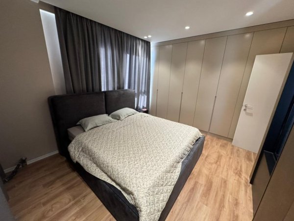 Tirane, jepet me qera apartament 2+1 Kati 6, 100 m² 900 € 