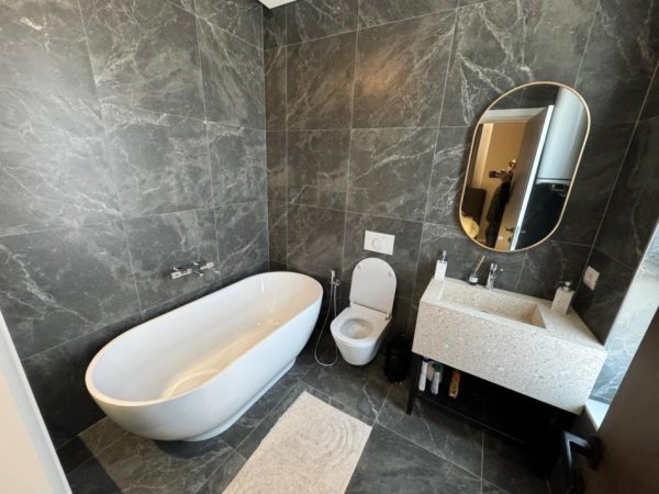 Tirane, jepet me qera apartament 2+1 Kati 6, 100 m² 900 € 