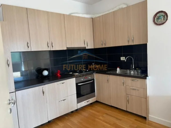Tirane, jepet me qera apartament 2+1 Kati 4, 100 m² 600 € (Yzberisht , Bulevardi Migjeni)