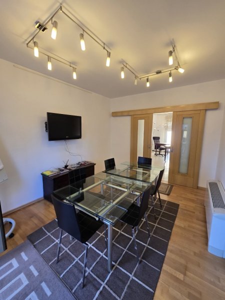 Tirane, jepet me qera zyre , 105 m² 1.100 € (Qender)