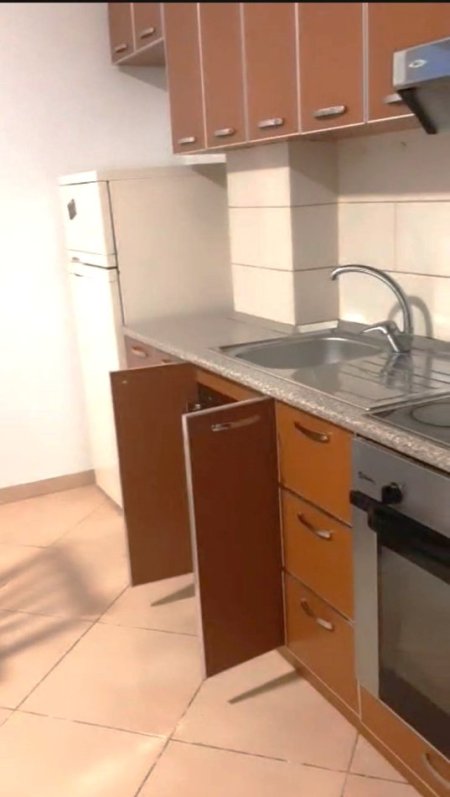 Tirane, jepet me qera apartament 1+1+Ballkon Kati 2, 60 m² 410 € (Liqeni i Thate/Rr.Hamdi Sina)