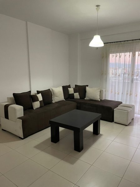 Tirane, jepet me qera apartament 3+1 Kati 6, 110 m² 600 € (Yzberisht)