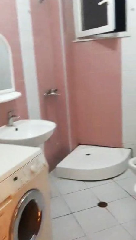 Tirane, jepet me qera apartament 1+1+Ballkon Kati 2, 60 m² 410 € (Liqeni i Thate/Rr.Hamdi Sina)