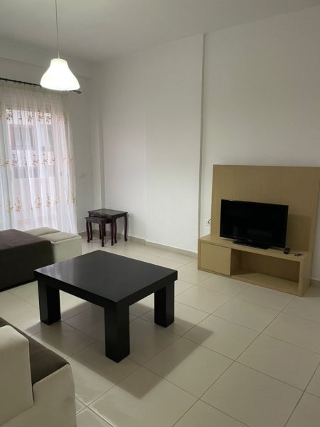 Tirane, jepet me qera apartament 3+1 Kati 6, 110 m² 600 € (Yzberisht)