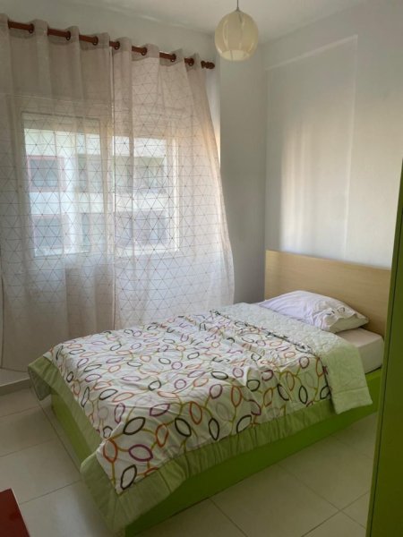 Tirane, jepet me qera apartament 3+1 Kati 6, 110 m² 600 € (Yzberisht)